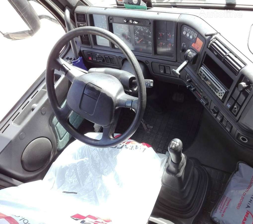 Camion isotermico VOLVO FH 12 380 - Photo 4