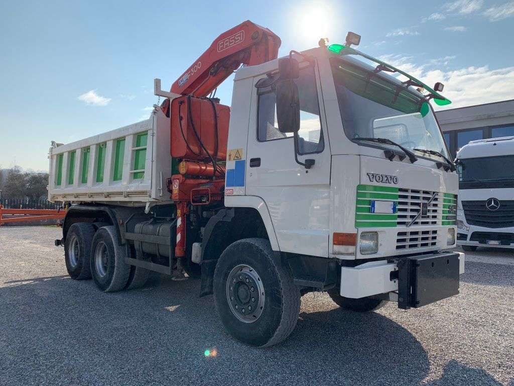 Camion ribaltabile VOLVO FL10-360 FL10.360 6x4 + FASSI F300 - Photo 2