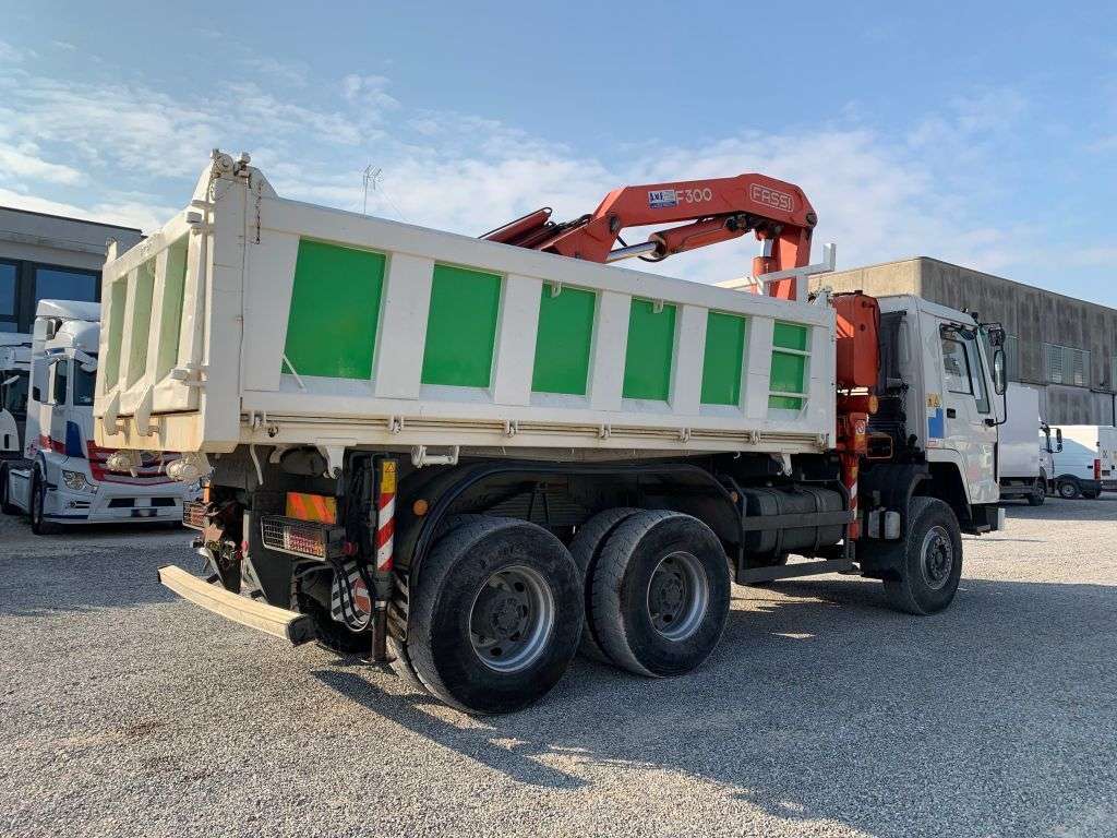 Camion ribaltabile VOLVO FL10-360 FL10.360 6x4 + FASSI F300 - Photo 14