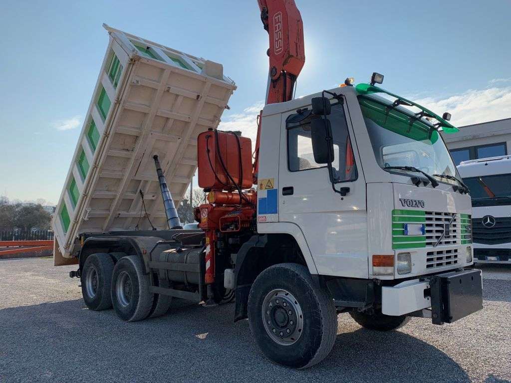 Camion ribaltabile VOLVO FL10-360 FL10.360 6x4 + FASSI F300 - Photo 4