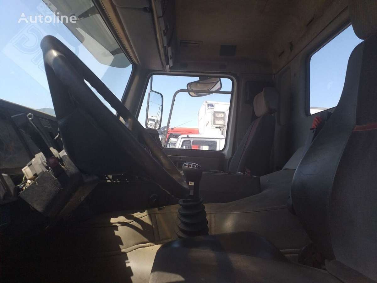 Camion piattaforma VOLVO FL 10.320 - Photo 10