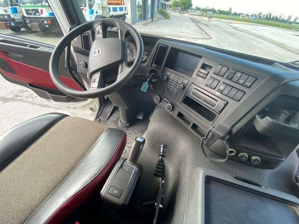 Camion ribaltabile VOLVO FMX460 - Photo 6